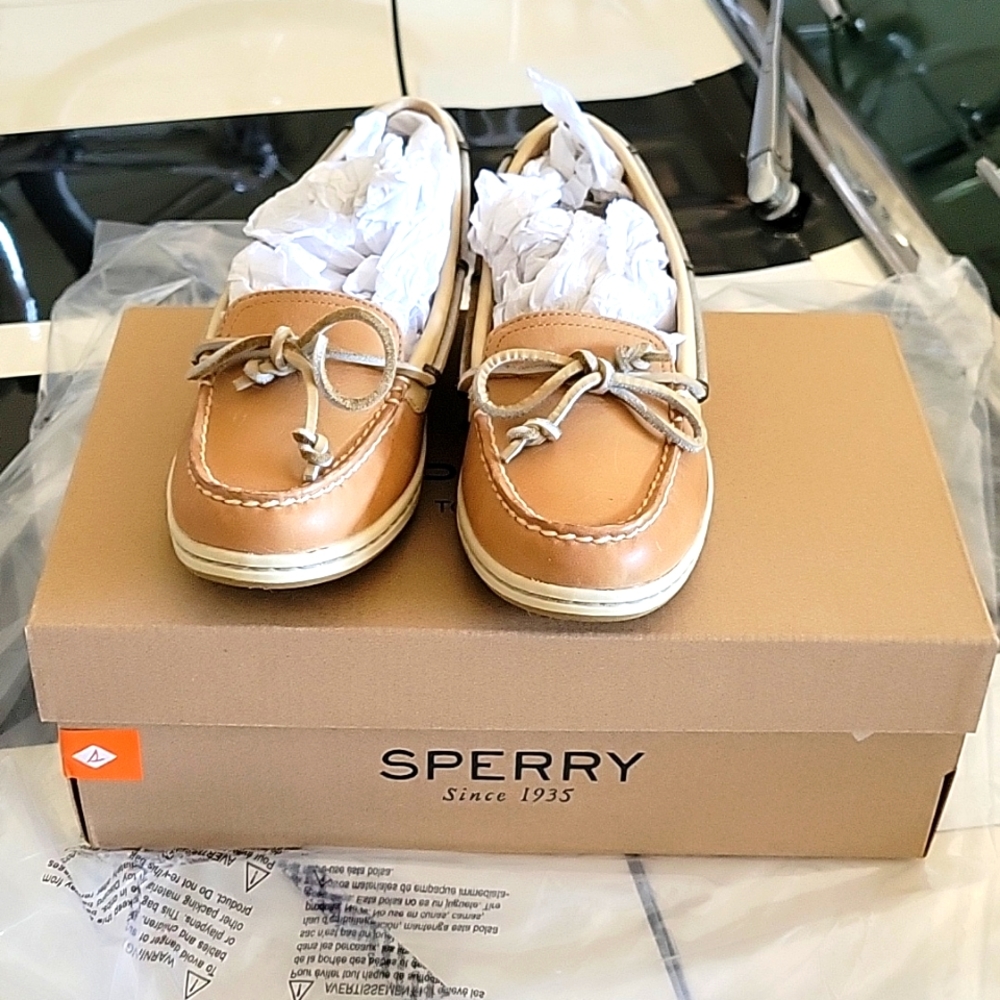 NEW without box Sperry Topsider boat shoes/school shoes